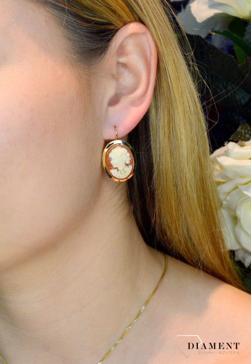 Złote kolczyki 585 Pani Walewska wiszące z koralem KL 7982D.jpg